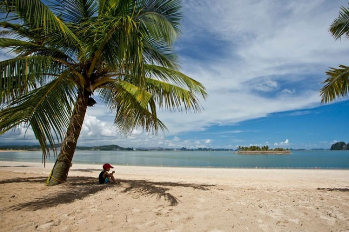 The relaxing beach of Tuan Chau island